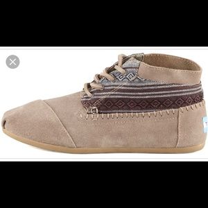 NWOT Toms boots/booties/mocasins Aztec tribal